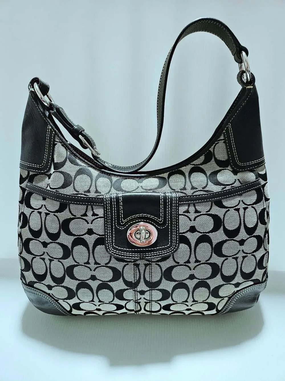 Vintage Coach Signature Black and White Canvas Hobo Bag with Turnlock Closure - Picture 5 of 16